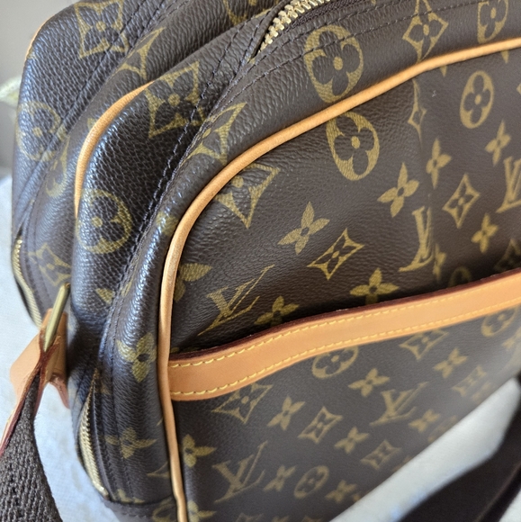 EUC Louis Vuitton Monogram Canvas Reporter GM - Picture 15 of 17